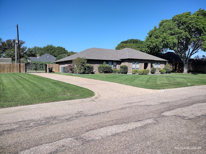 J&V's Lawn Service in Cleburne