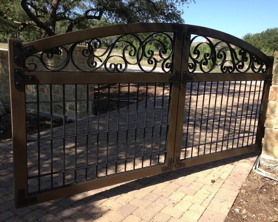 Viking Fence Supply Store and Commercial Contractor in Garland