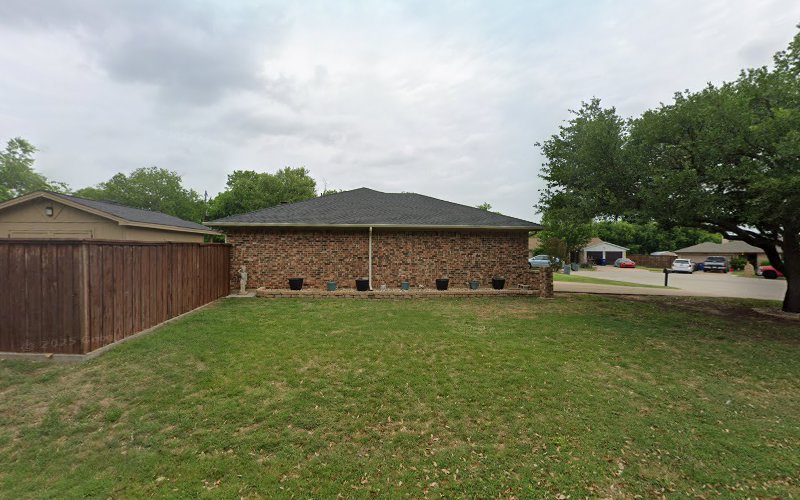 Macs Lawn Care in Crowley