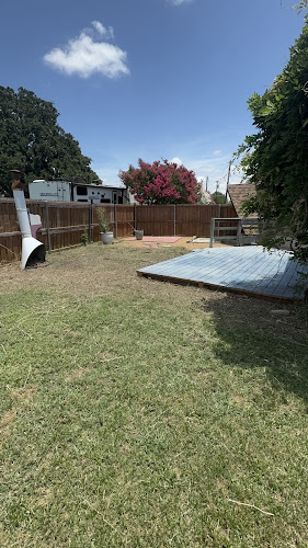 Chavarria’s lawn care & Christmas lights in Little Elm