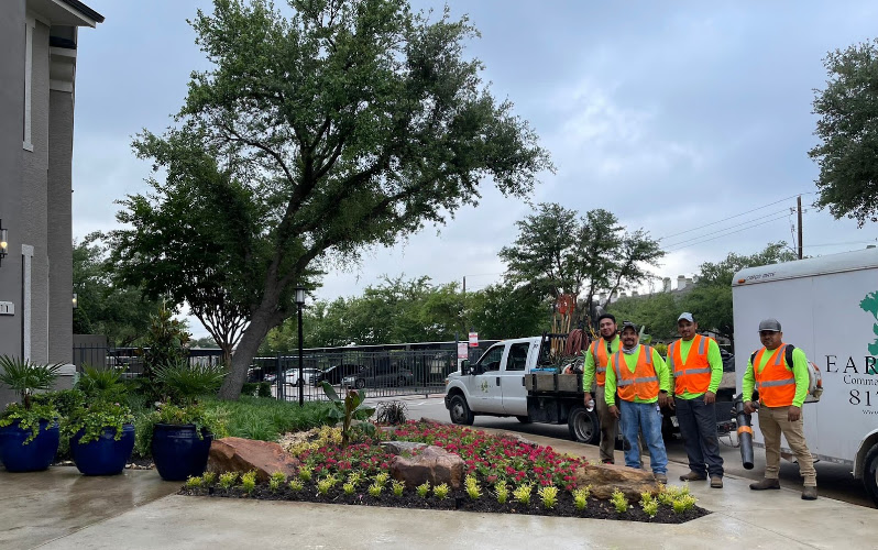 EarthWorks Commercial Landscaper in Irving