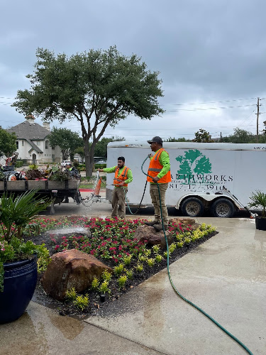 EarthWorks Commercial Landscaper in Alvarado