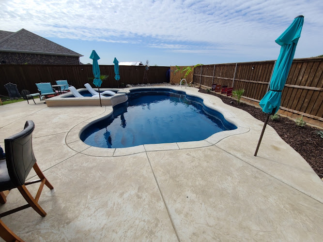 Lone Star Fiberglass Pools DFW LLC in Mesquite