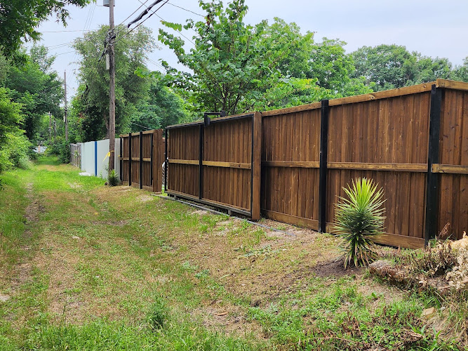 V and M fencing. in Waxahachie