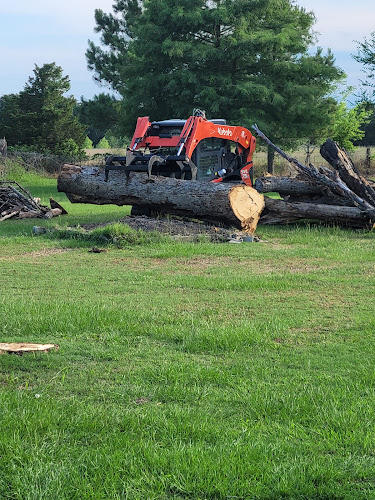 J Efren Tree Service in Kaufman