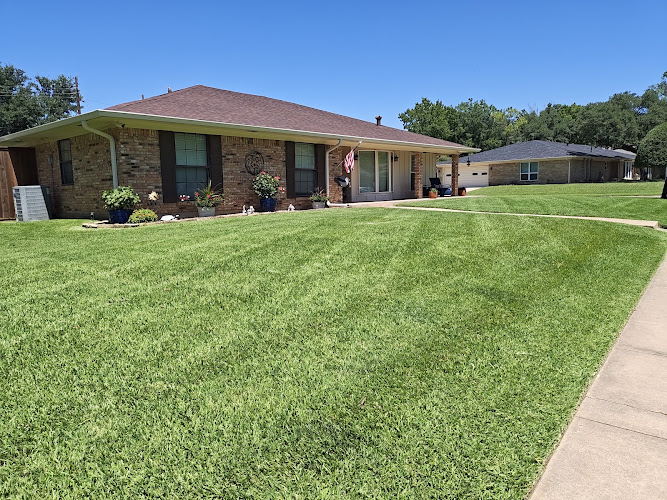 The Right Guy Lawn Care in Sherman
