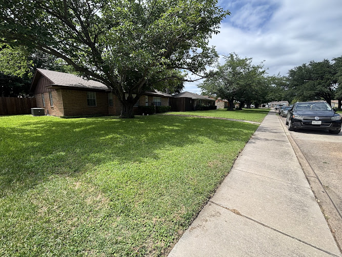 Yolis Lawncare in Grand Prairie
