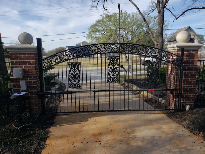 Everlast Gates & Fence in Garland