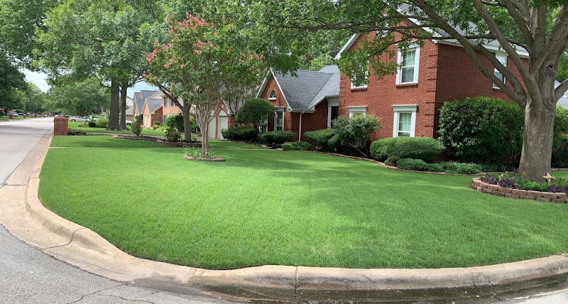R&C Lawn & Tree Service in Haltom City